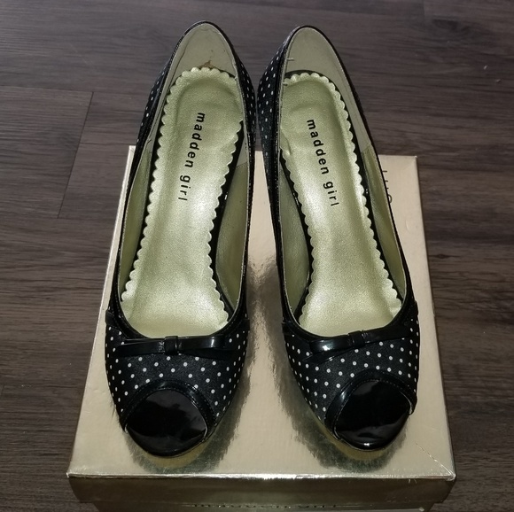 B&W Polka Dot Pumps - Picture 4 of 6